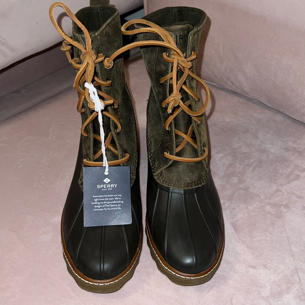 Sperry women's snow boots.